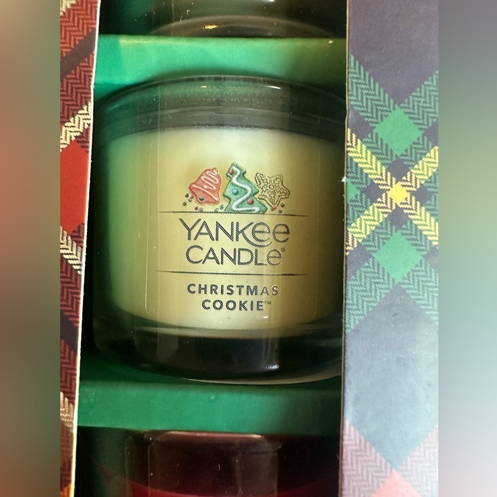 Yankee Candle Christmas Classics Trio - Picture 5 of 5